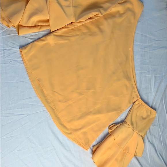 Flounce sleeve belted blouse - Picture 7 of 7